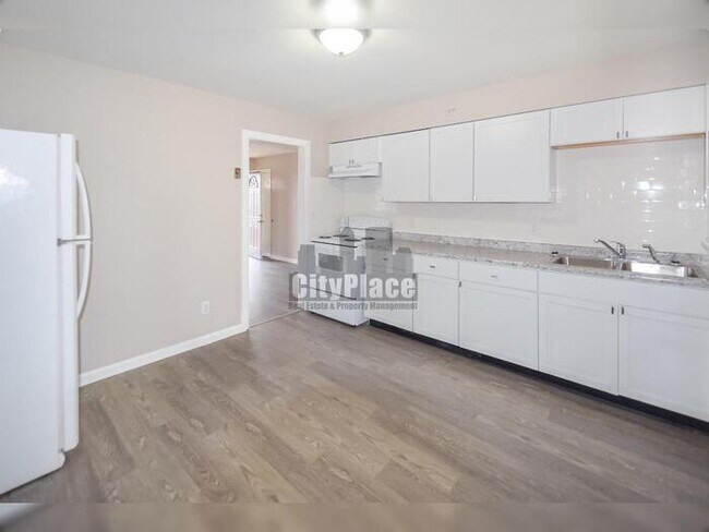 Building Photo - 9162 E 17th St