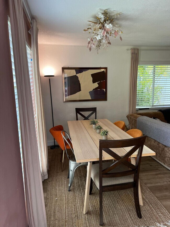 Building Photo - 923 Orange Isle