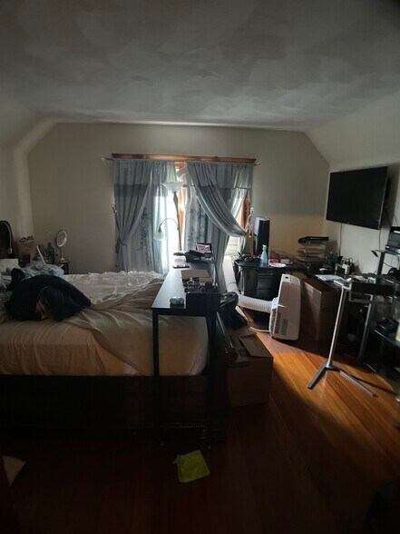 Building Photo - 163 Allston St