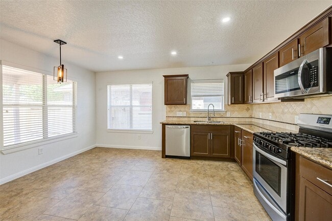 Building Photo - 1403 High Thicket Ct