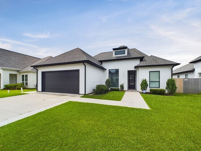 Building Photo - Luxurious 4 bedroom home available JANUARY 19th in Lafayette!