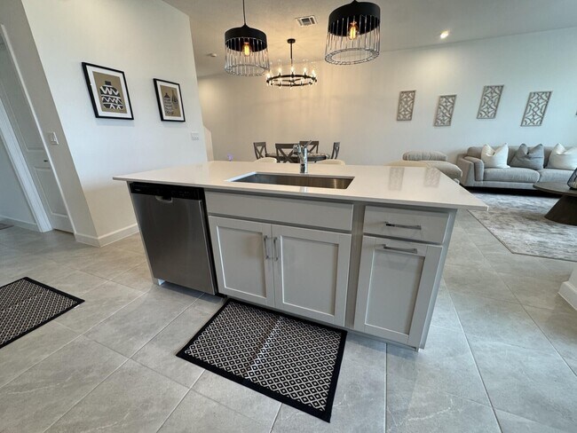 Building Photo - 14083 SW Thorens Dr