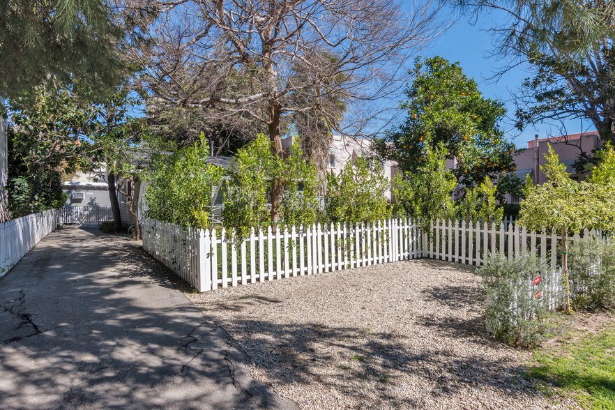 Building Photo - 4417 Avocado St