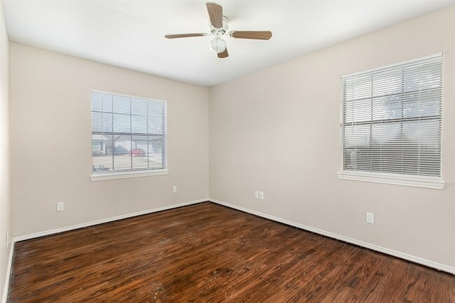 Building Photo - 10818 Sharondale Ln