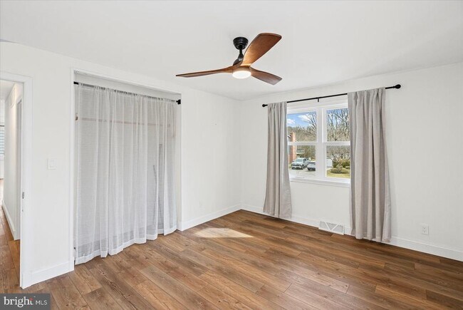 Building Photo - 220 Garnett Rd