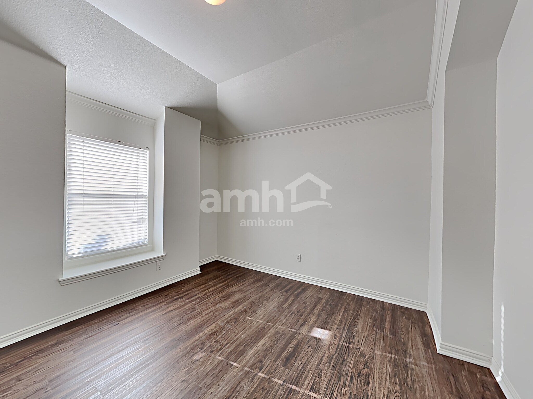 Building Photo - 5805 Kiger Dr