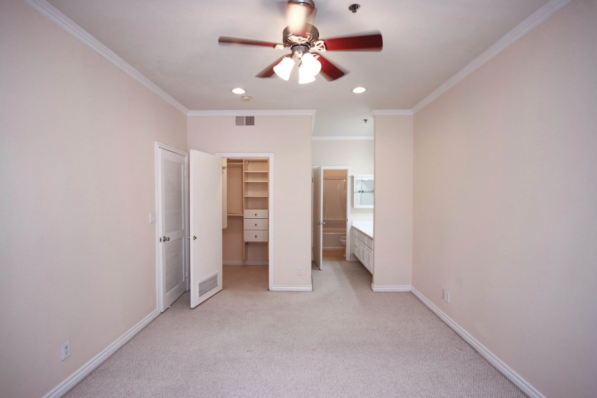 Building Photo - 300 N El Molino Ave