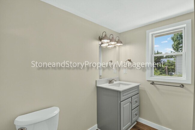Building Photo - 414 NE Grattan St