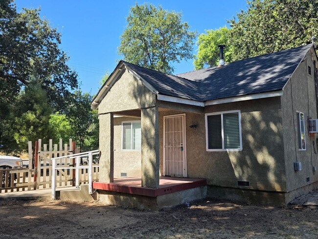 Building Photo - 2050 Branstetter Ln