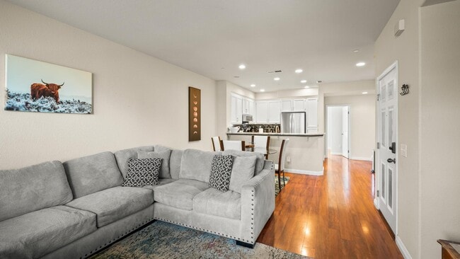 Building Photo - 2862 Pearblossom Dr