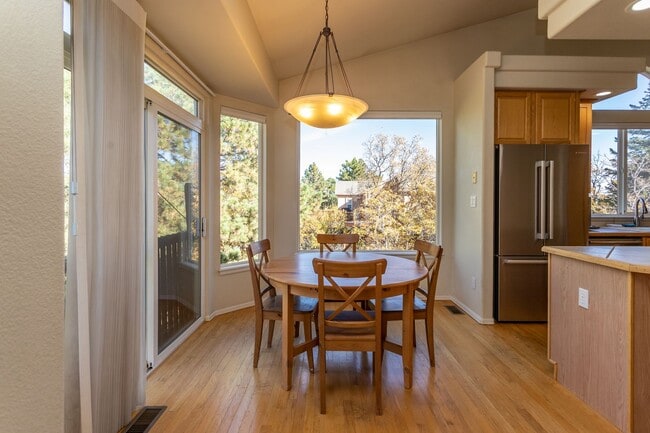 Building Photo - Peaceful University Park Home with Mountai...