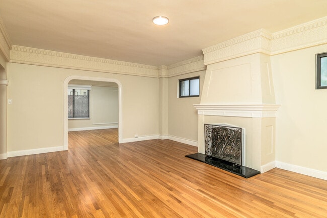 Building Photo - 2275 Broadway