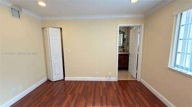 Building Photo - 3887 Tree Top Dr