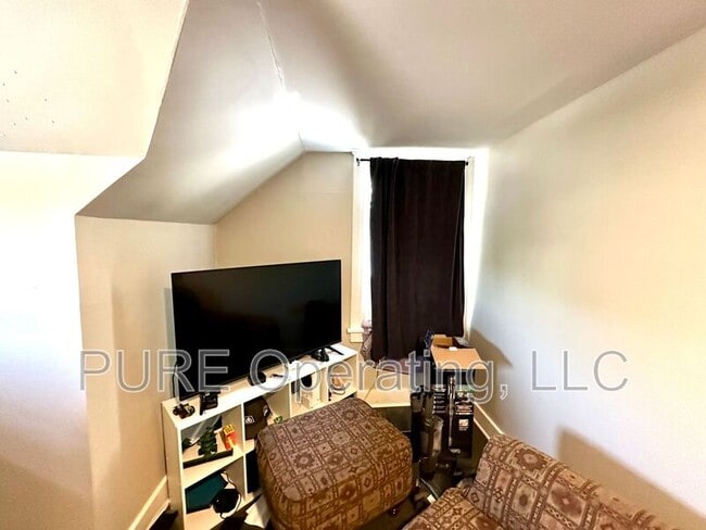 Building Photo - 4679 Poppleton Ave