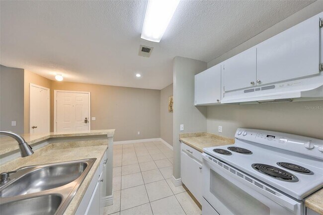 Building Photo - 9481 Highland Oak Dr