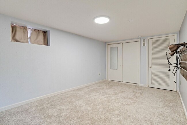 Building Photo - This home is a rare find!  3 bed/2 bath, l...
