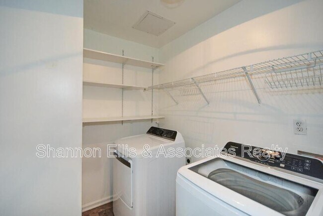 Building Photo - 137 Baywood Crossing