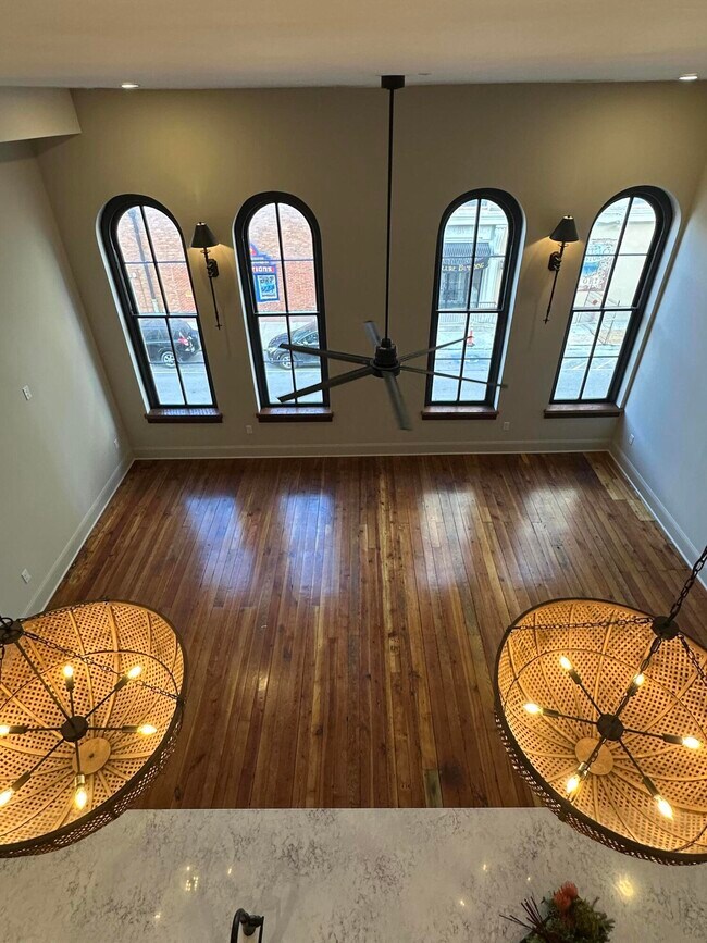 Building Photo - 307 W Main St