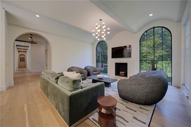 Building Photo - 3570 Knollwood Dr NW