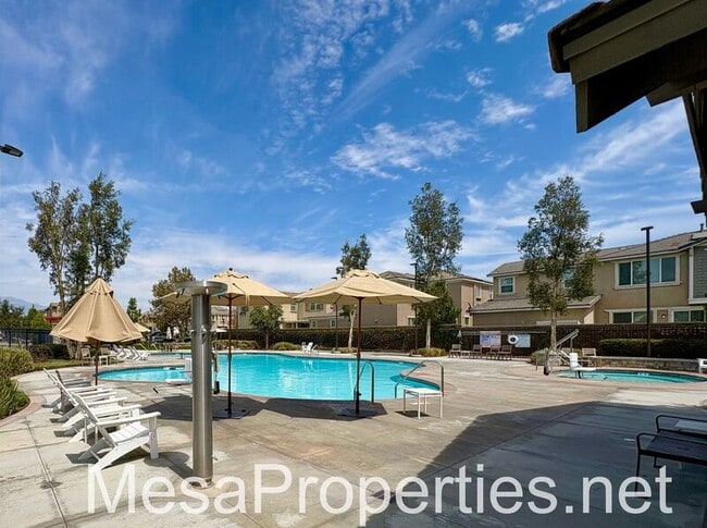 Building Photo - 3244 E Yellowstone Dr