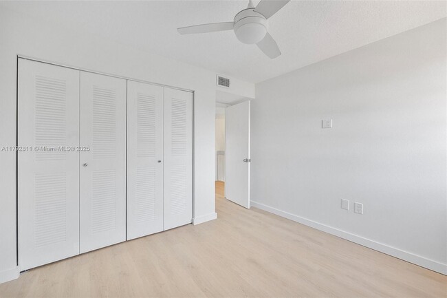 Building Photo - 3809 SW 82nd Ave