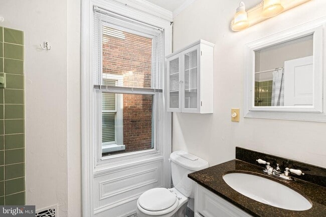 Building Photo - 2411 Fairmount Ave