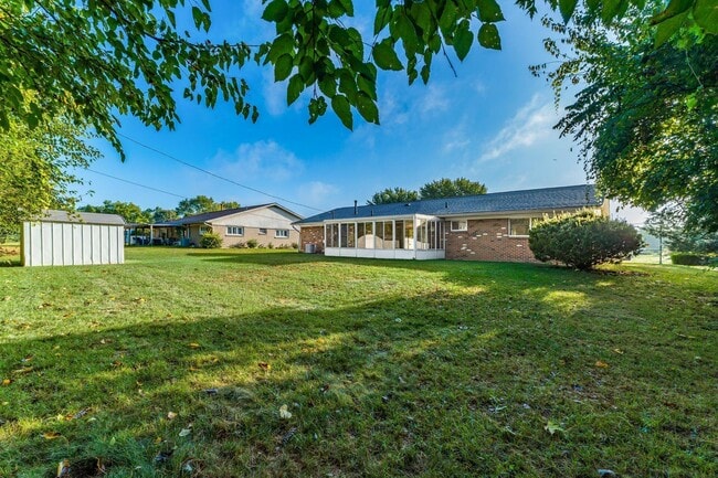 Building Photo - 747 Birmingham Rd