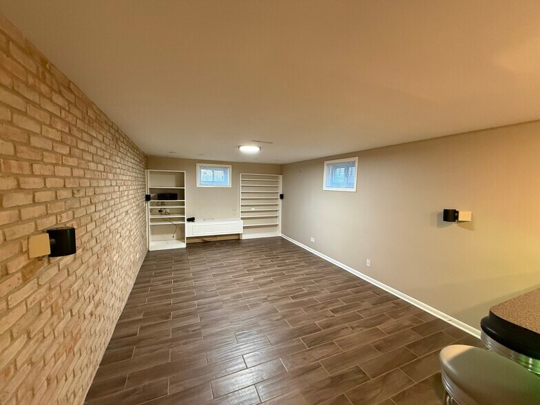 Building Photo - 522 Lilac Ct