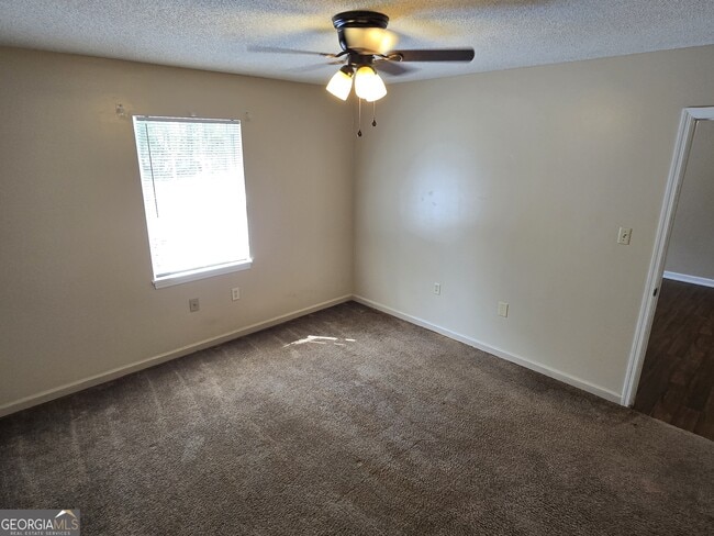 Building Photo - 403 E Lawnwood Ave