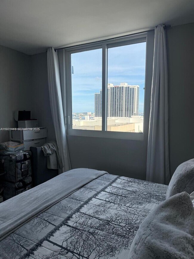 Building Photo - 275 NE 18th St