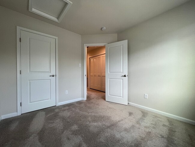 Building Photo - 225 Stonehurst Dr