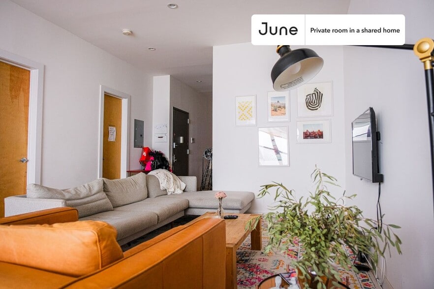Building Photo - Room in Shared 2 bed/2 bath home
