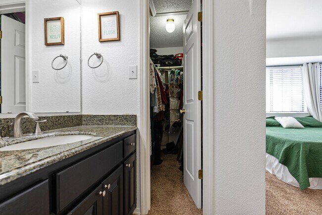 Building Photo - Updated 3 bedroom 2 bathroom house