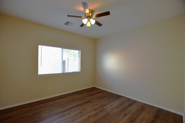 Building Photo - 2300 E Magma Rd