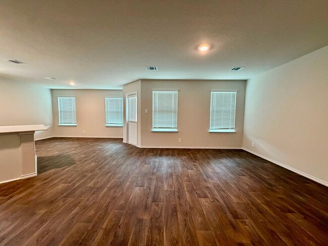 Building Photo - Spacious 4-Bedroom Home with Loft in Redbird Ranch