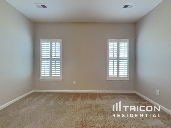 Building Photo - 115 Still Water Cir