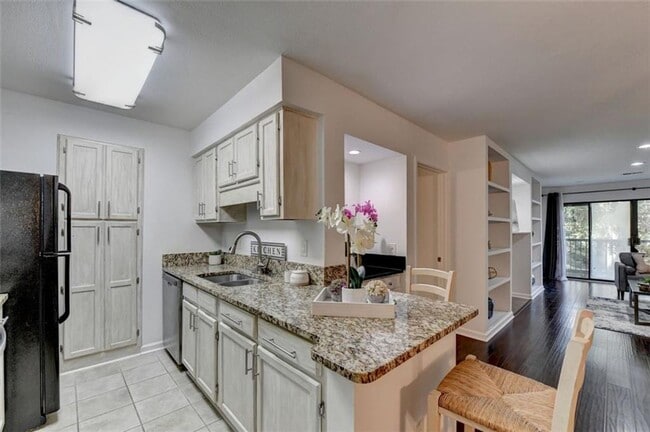 Building Photo - 2 Bedroom 2 Bath in Buckhead