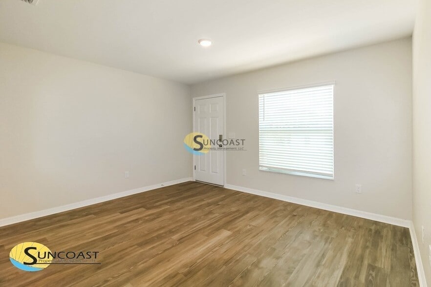 Building Photo - 9359 N Mendoza Way