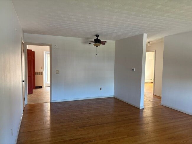 Building Photo - 2 Bedroom 2nd Floor Suburban SD-Parking