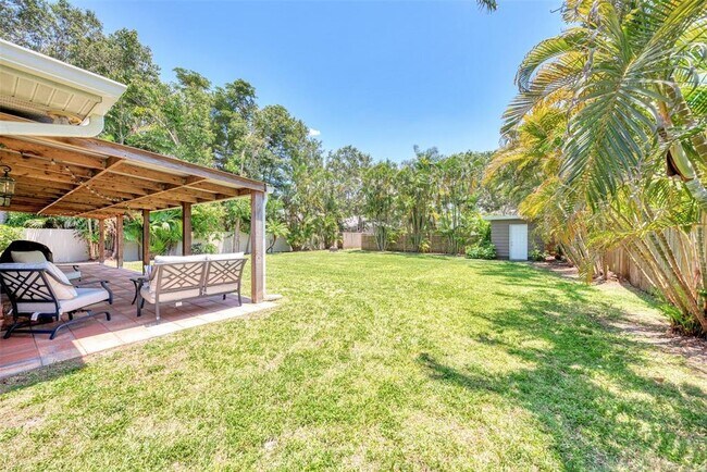 Building Photo - 1894 Loma Linda St