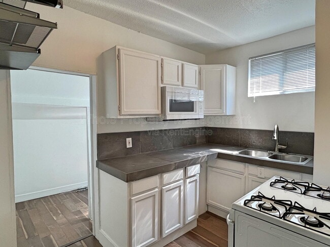 Building Photo - 2234 W 30th Ave