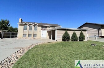 Building Photo - Light Up Your Summer – Get 3 Weeks Rent Fr...