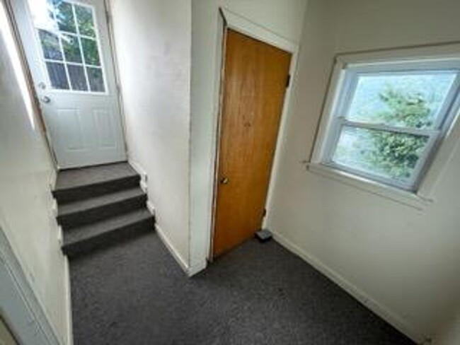 Building Photo - r1306LBP