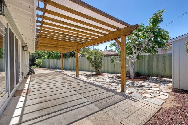 Building Photo - San Diego- Near Del Cerro - Refreshed 4 bed / 2 bath Home w/Solar ,A/C, Large Yard, Garage, and M...