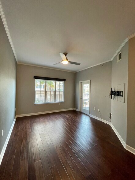 Building Photo - 200 4th Ave S