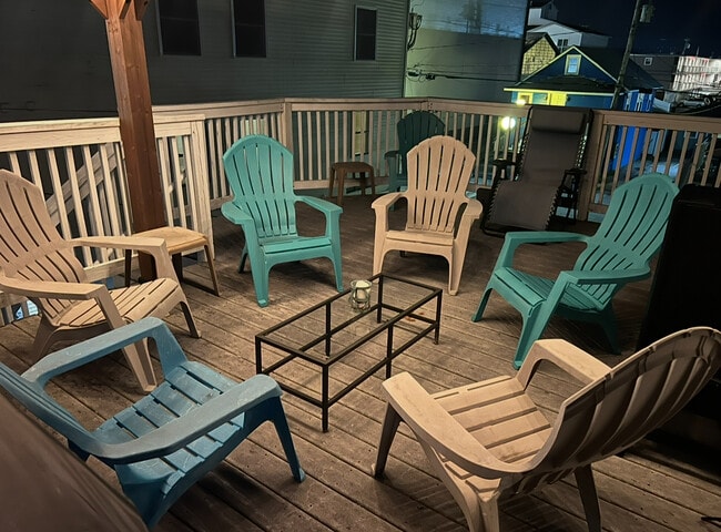 Upper deck - 8 Highland Ave