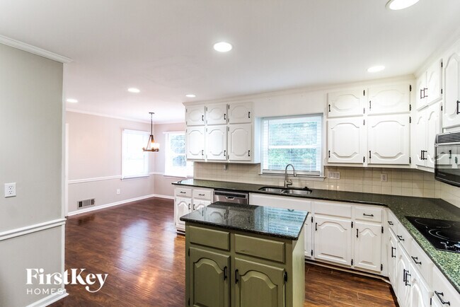 Building Photo - 2721 Harvest Dr SE