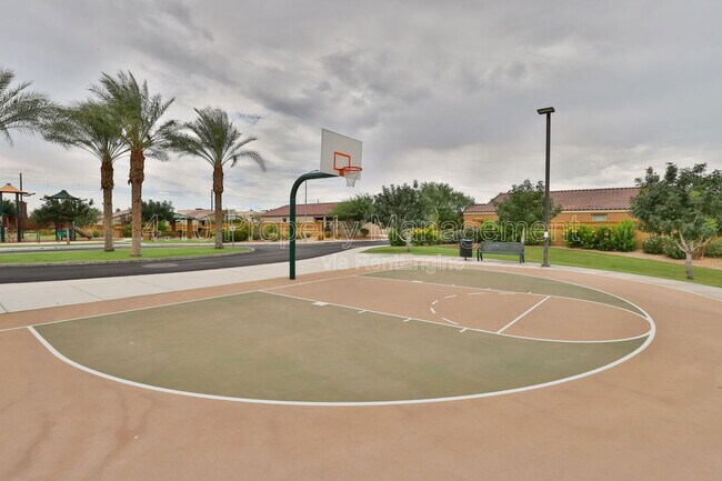 Building Photo - 5216 S 16th Pl