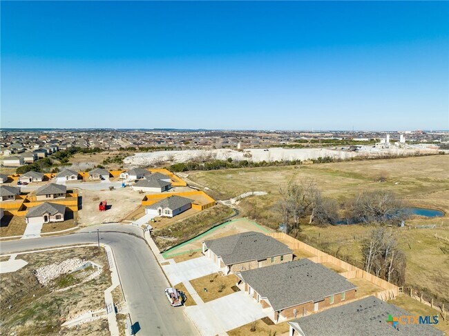 Building Photo - 3505 Abraham Dr