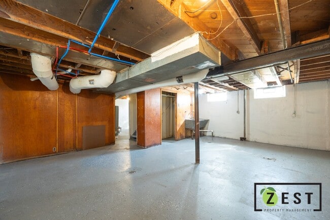 Building Photo - Affordable 3 BED 1 BATH Bungalow Home!